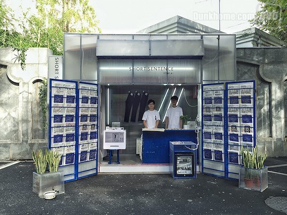 上海的这家书报亭变成了牛仔裤快闪店