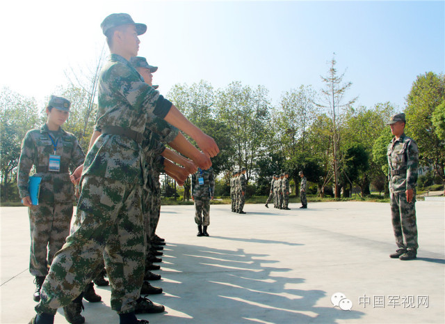 新兵连辛苦还是下连辛苦,新兵连吃了很多苦