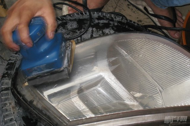 杀虫剂修复大灯是真的吗,用杀虫剂修复车灯的方法