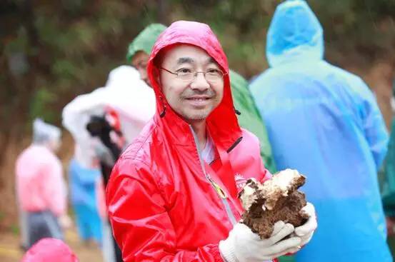 旅游市场显现出持续火爆的新气象,旅游商品国际市场需求