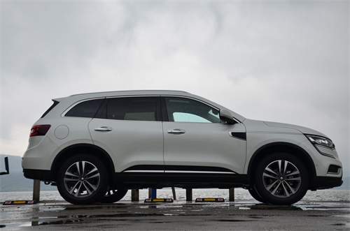 试驾2011雷诺科雷傲,东风雷诺科雷傲2018款试驾四驱