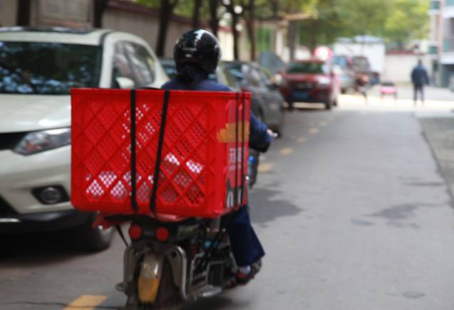 武汉快递员一单挣多少,快递员月薪8000不干了