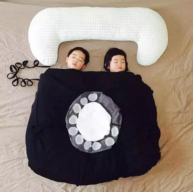 这个日本女人竟然对自己熟睡的孩子做出了这些......