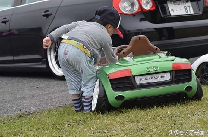 帅哥开车很酷的视频,小帅哥开车样子