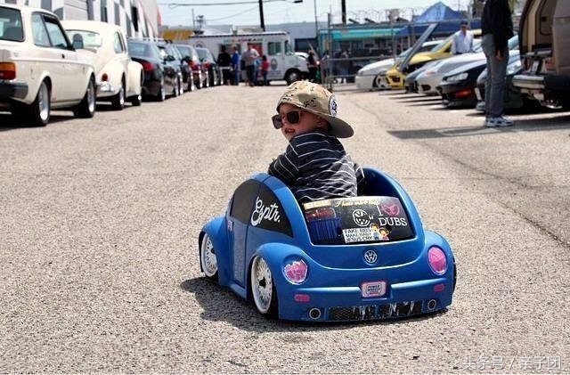 帅哥开车很酷的视频,小帅哥开车样子