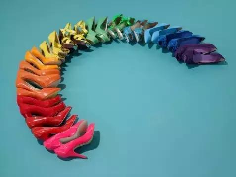 醒醒吧，你以为一只YSL就能堵住女人的嘴？