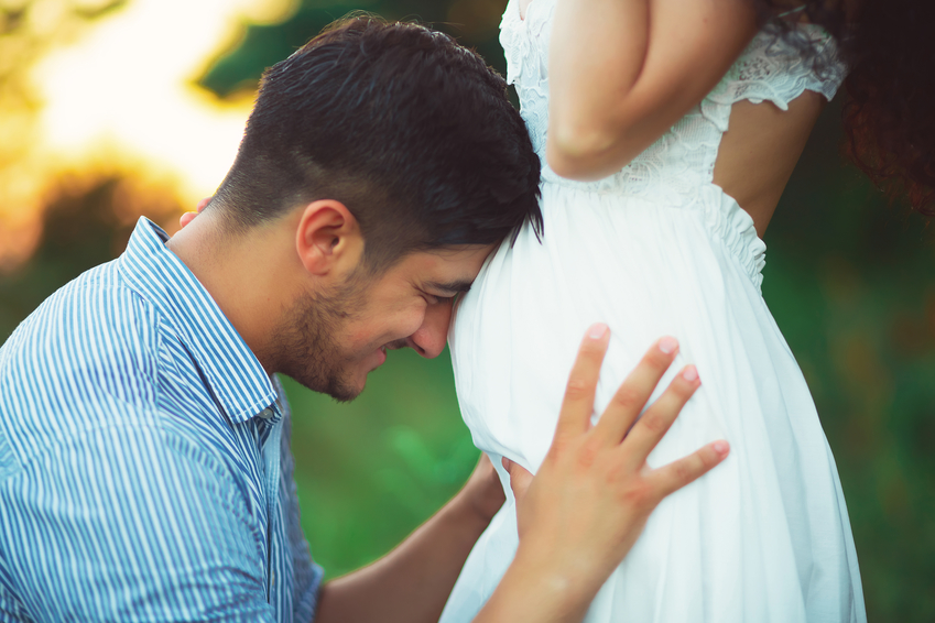 胎儿，这样的胎动不是在互动，而是在求救，ta有危险！