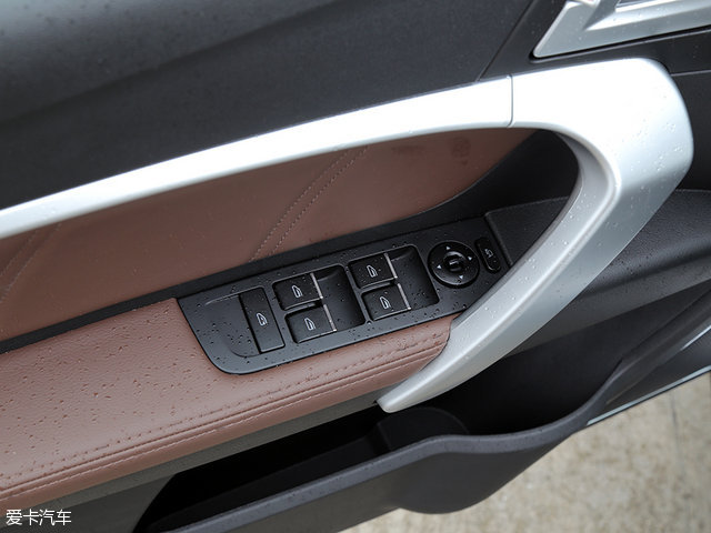 吉利帝豪2017款百万向上互联版,吉利帝豪百万款测试