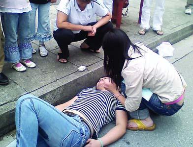 为什么吸食了浴盐会想咬人,吸食病毒的人身体有啥反应