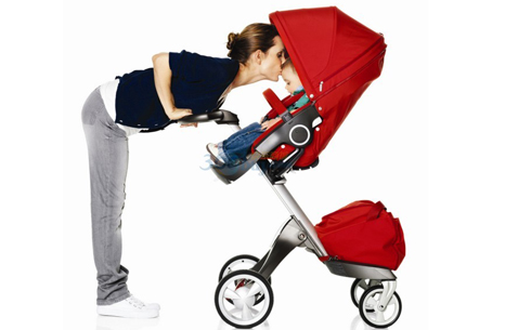 一岁小孩坐婴儿车驼背,1岁宝宝一走路就驼背