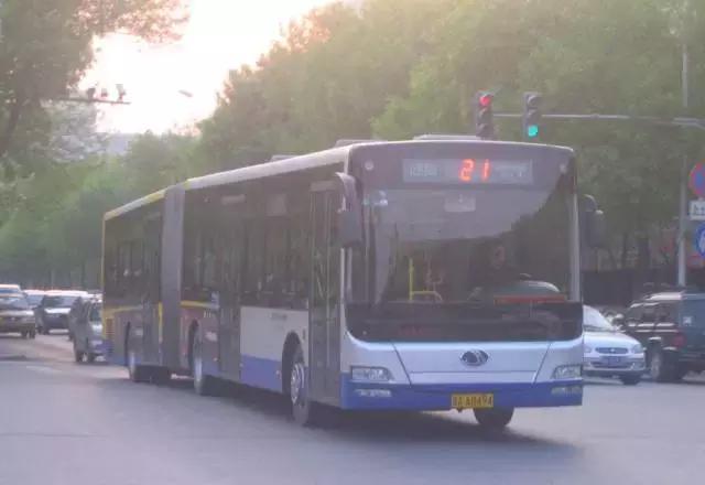 北京老司机开的碉堡公交线，坐过一条你就老了！