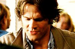 跟着练：握紧拳头，再松开，出现握拳无力、手抖晃动真要关注了