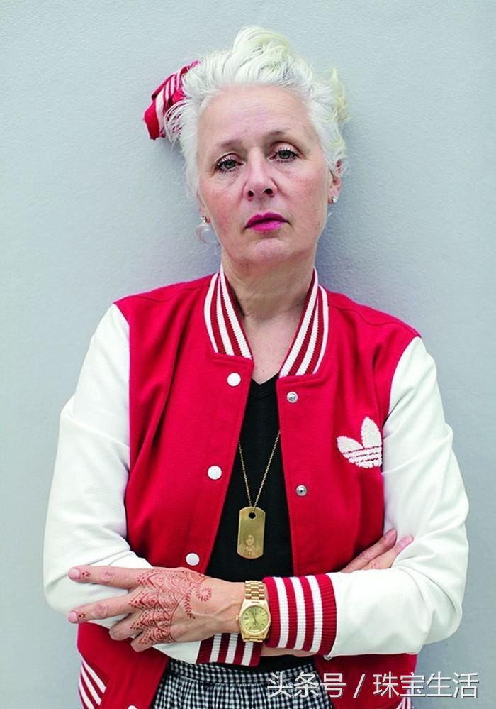 请不要用玻尿酸陪伴你年老的岁月，要用就用珠宝！