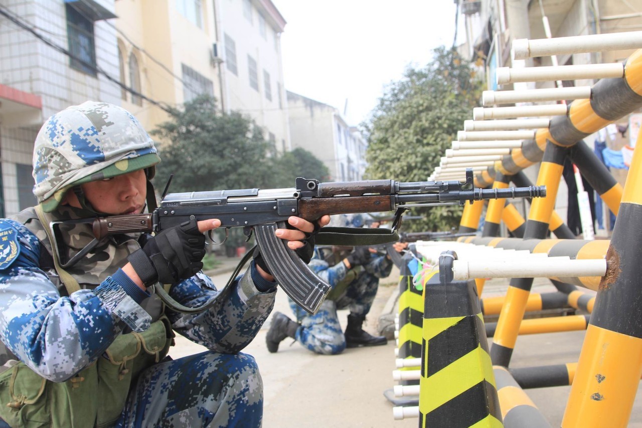 军事禁区未经批准禁止入内,驴友无视警告警示私自闯入禁区