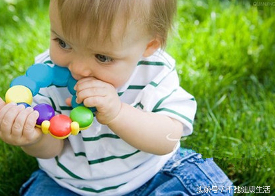 四个月宝宝出牙不适,牙胶缓解出牙期不适