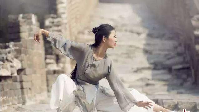 秋季养生运动：秋天主收，万物收敛，肺气内应，养生应以养肺为主