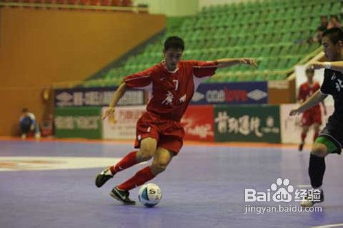 gif搞笑进球,gif足球过人