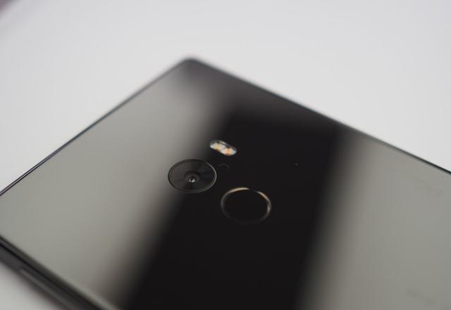 移动信息杂谈：外媒不断吐槽小米Mix，称产品纯属障眼法