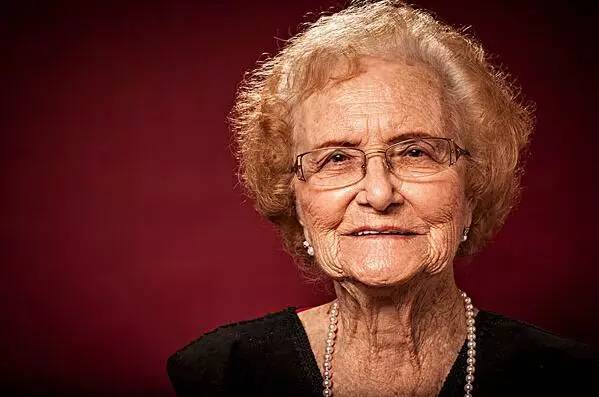 为啥老人又蠢又固执,怎么让老人不再迷信