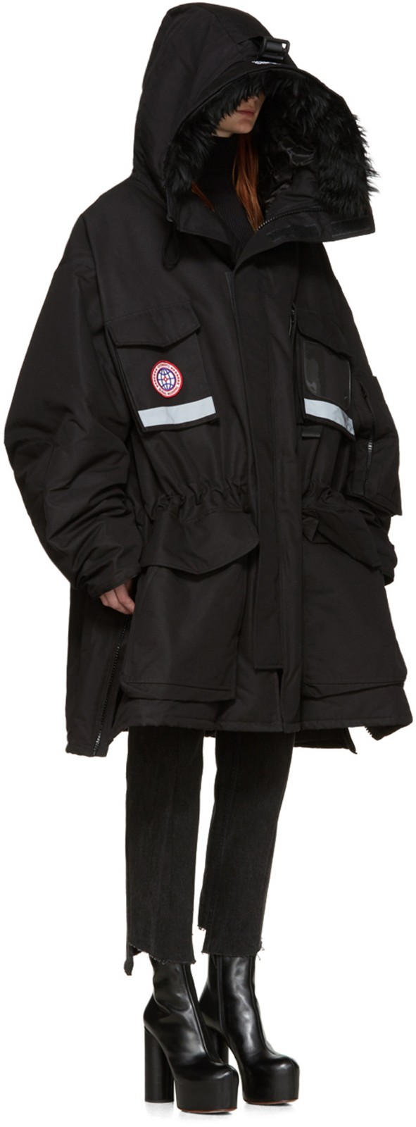 关晓彤总算不穿秋裤现身了,关晓彤穿黑色保暖衣