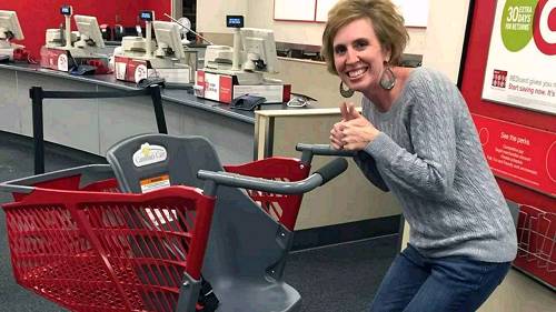 家庭主妇爆改购物车，百万人因此受益，沃尔玛总裁为他点赞，感动全美！