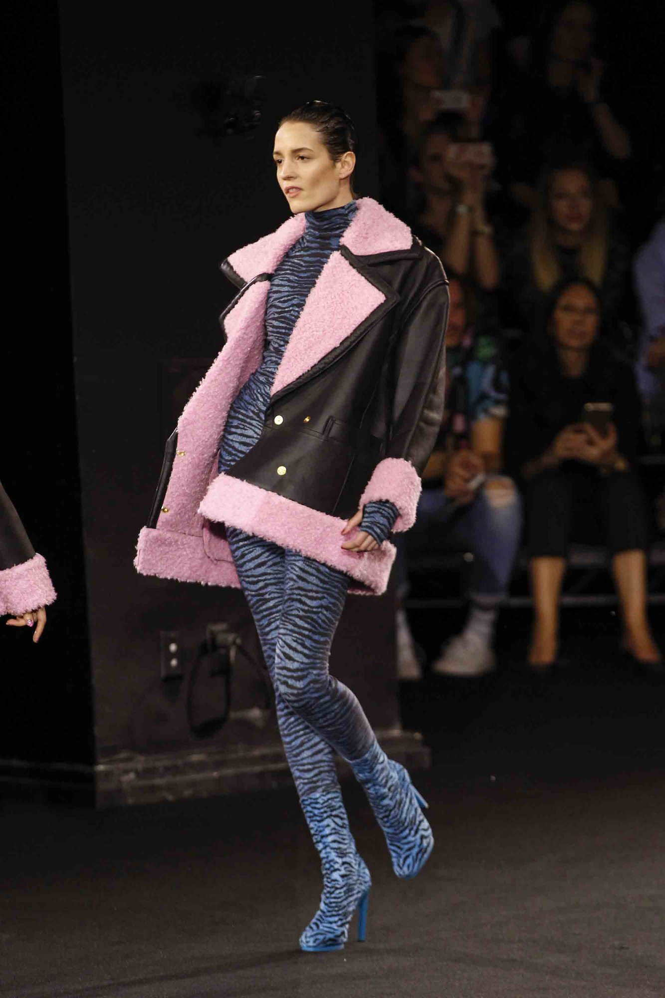 范爷绝世美颜，还是把KenzoXHM穿成了花老虎