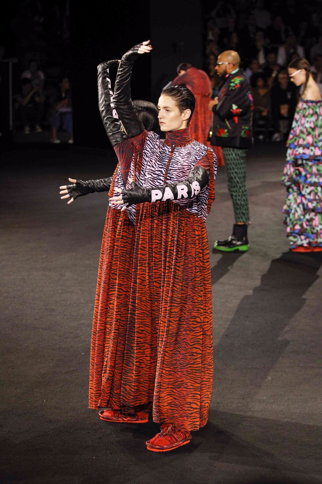 范爷绝世美颜，还是把KenzoXHM穿成了花老虎