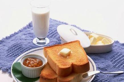 孕妇喝牛奶的最佳时间是什么时间,怀孕什么时候喝纯牛奶对胎儿好