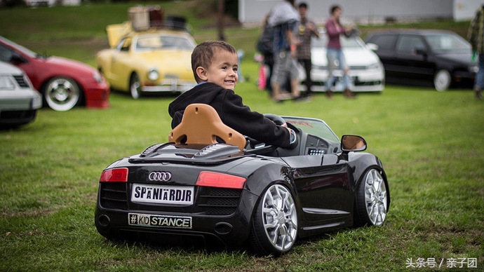 帅哥开车很酷的视频,小帅哥开车样子
