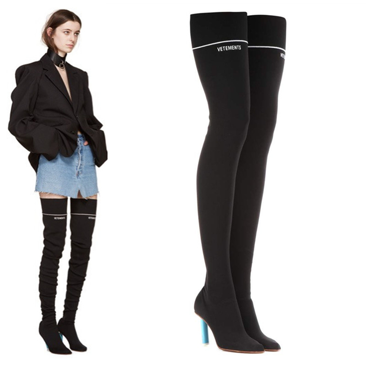 关晓彤总算不穿秋裤现身了,关晓彤穿黑色保暖衣