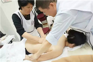 芳香疗法丨芳香治疗师的功底，做得了治疗，挑得起商战