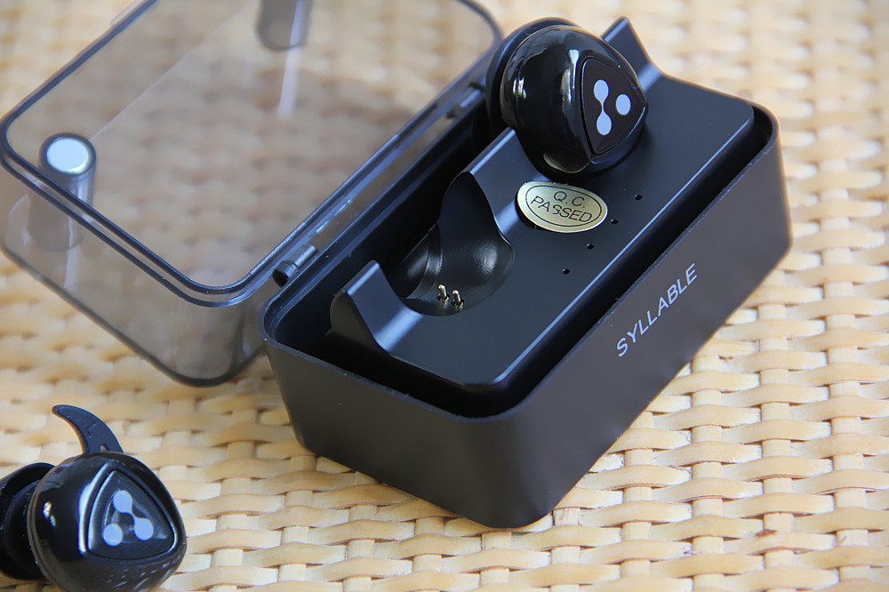 主耳机监听副耳机,主音质蓝牙耳机