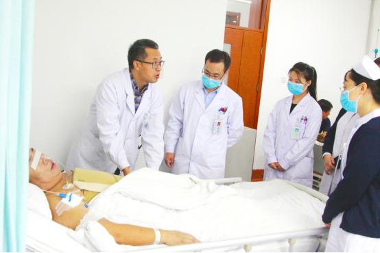 胸壁凹陷怎么解决,胸壁薄怎么解决