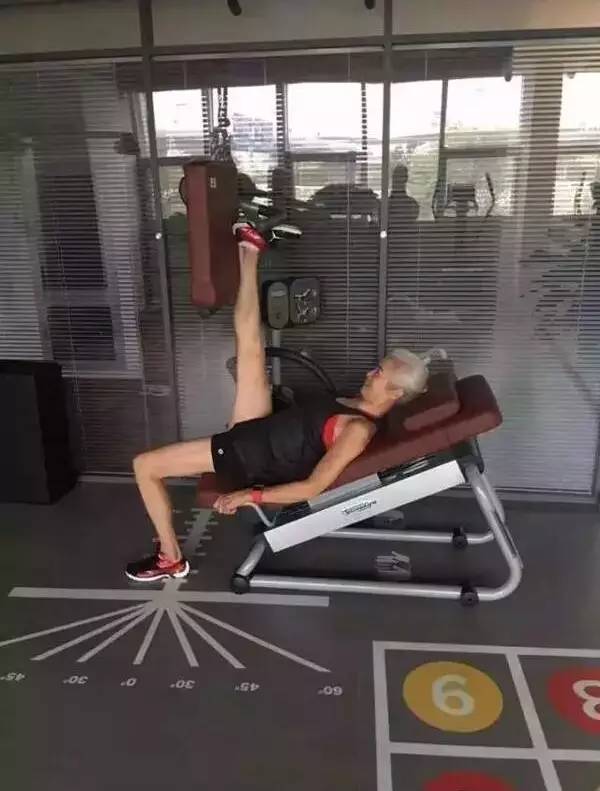 78岁天津老奶奶坚持健身,73岁天津白发奶奶坚持健身13年