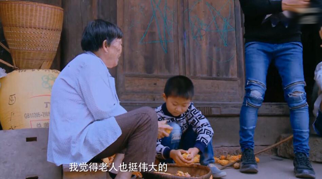 爸爸4里腼腆小男孩终于有台词了，还挺活泼的，原来名字叫欣宇！