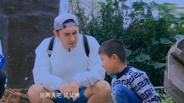 爸爸4里腼腆小男孩终于有台词了，还挺活泼的，原来名字叫欣宇！