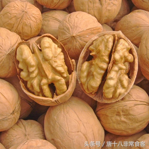 核桃剥开可以放多久,带壳的核桃放多久就不能吃了