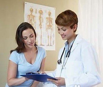 出现先兆流产需要立刻去医院么,先兆流产医生为啥不开保胎药