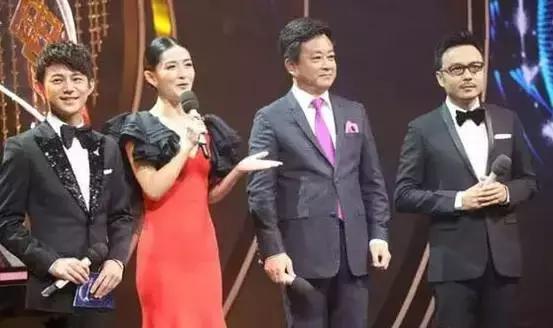 侯佩岑念错张艺兴名字被怒骂，盘点明星主持人的口误瞬间