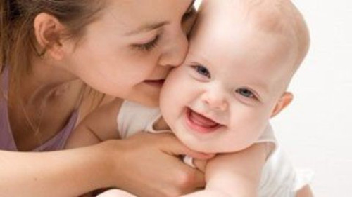 新生儿黄疸多久能退完病理性黄疸,新生儿黄疸尿黄是不是正在退黄疸