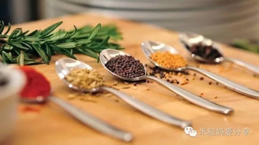 你家宝宝吃多少奶,你家宝宝吃多少辅食