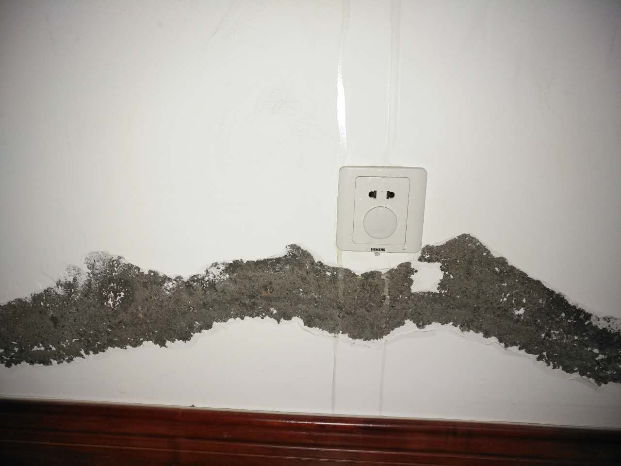 卫生间漏水应该怎么找师傅解决,卫生间老水管漏水怎么接管