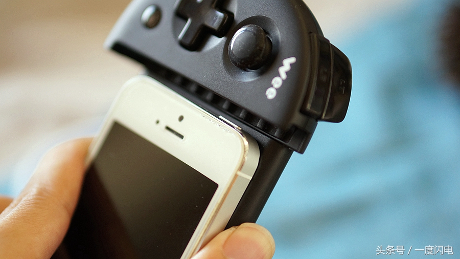 飞智wee手柄支持ios15.0,飞智游戏手柄wee拉伸手柄