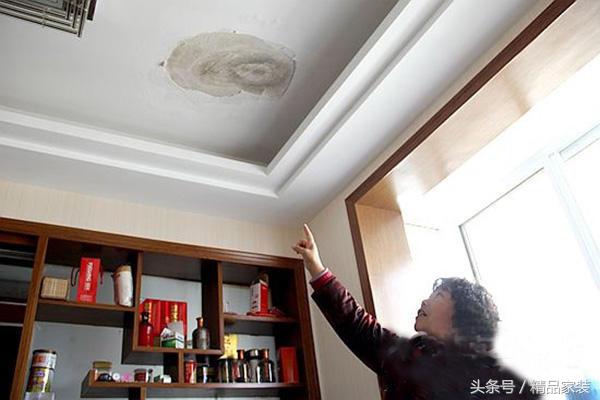 家里水管渗水到楼下怎么办,水管爆了屋子被泡了怎么办