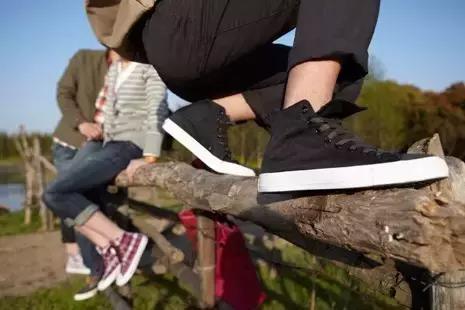 白色帆布鞋太难洗了,帆布鞋没什么脏就不要洗