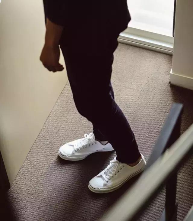 白色帆布鞋太难洗了,帆布鞋没什么脏就不要洗