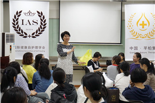 芳香疗法丨芳香治疗师的功底，做得了治疗，挑得起商战