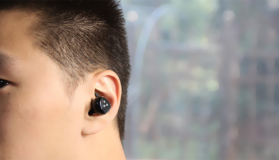 主耳机监听副耳机,主音质蓝牙耳机