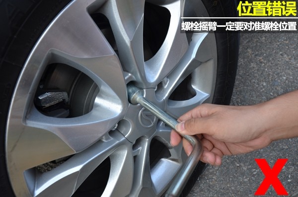 爆胎更换轮胎视频教程,爆胎怎么办教你怎么换轮胎