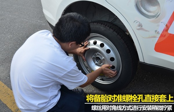 爆胎更换轮胎视频教程,爆胎怎么办教你怎么换轮胎